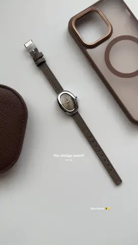 minimalist vintage watch for women #vintagewatch #leatherwatch #watchforwomen #wristwatch #watch 