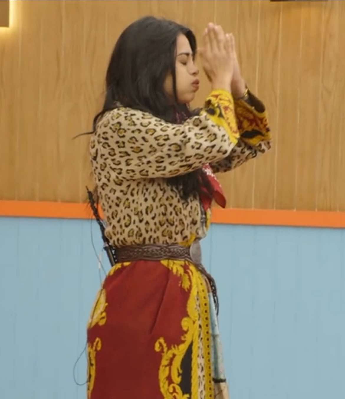 #KimShantal nos regaló todo un performance lleno de grandes momentos de mi granjera #FabiolaCampomanes. 😂👩🏻‍🌾 ¿Qué te aprecio su interpretación? 🧘🏻‍♀️🔥 Lunes a viernes 9:00 p.m. por #AztecaUNO. Domingo La Gala 8:00 p.m. por Azteca UNO. 🌾 #LaGranjaVIP transmisión 24/7 en #DisneyPlus experiencia completa.