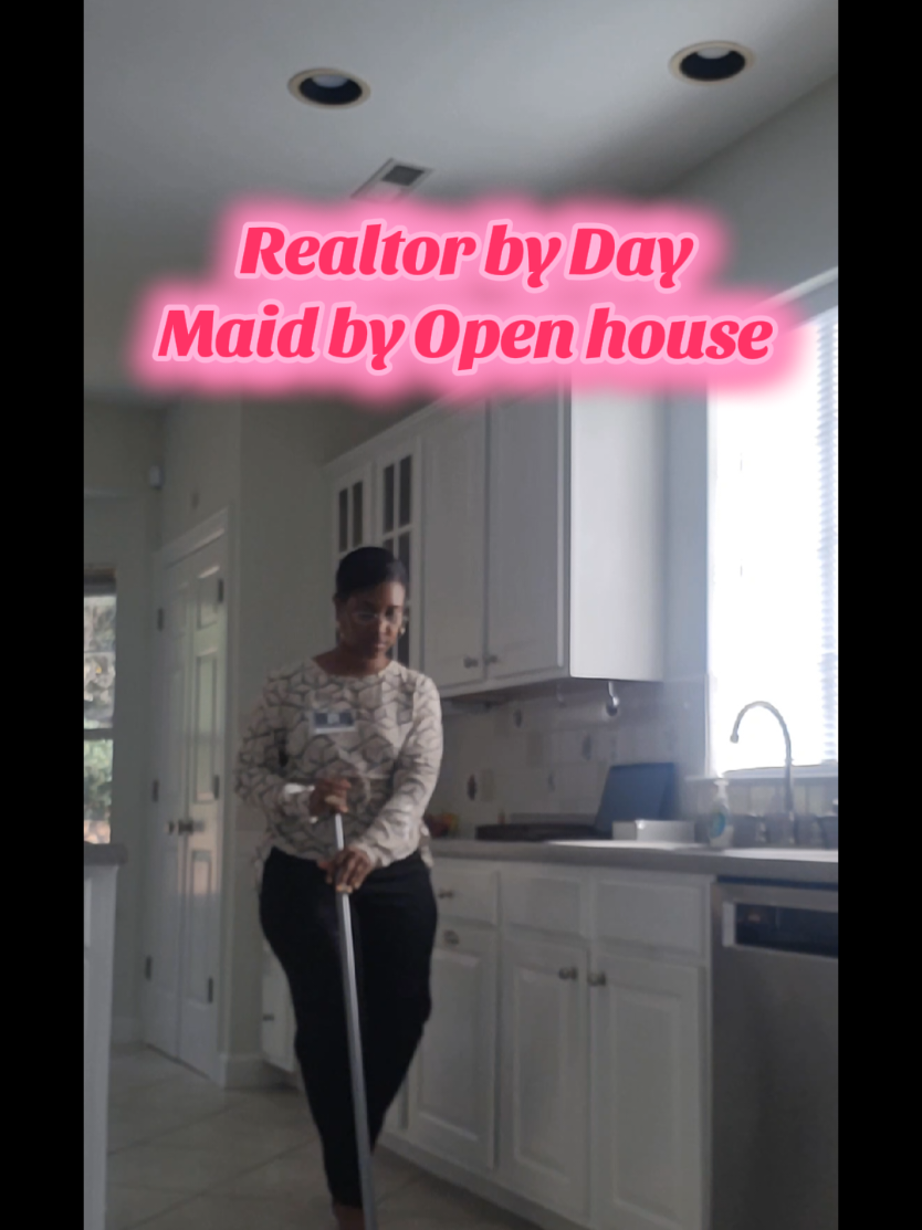 Being a Realtor Also means I clean houses i dont live in! #realtorlife #realestateagents #ncrealestate #fyp 
