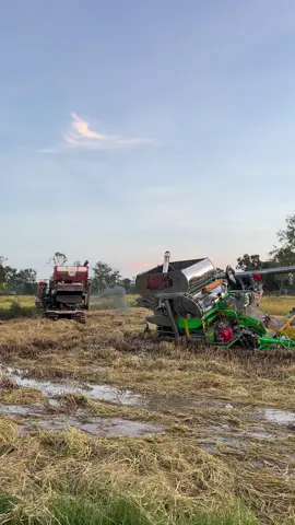 ใครหลอกมาครับเนี่ย🤣#นาปีอีสาน🌾 #ศรีสะเกษ #เปิดการมองเห็น #รถเกี่ยวข้าว 