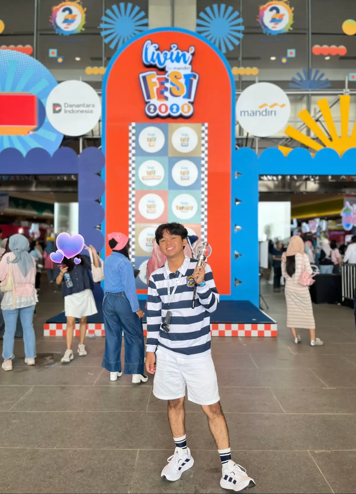 salah satu wishlist konser aku yaitu konser @enhypen “Enhypen”. Beraniin diri buat nonton sendirian. Ga nyesel ambil section paling depan, karena kapan lagi bisa liat Enhypen “Jungwon” dari dekat 🥹. Semoga solo konser mereka bisa liat lebih dekat lagi. See ya at another concert Jungwon. So Happy. Mari kita menabung kembali dan mewujudkan wishlist lainnya 💙. Engene let moots #enhypen #jungwon #engene #engeneindonesia #sektorK 