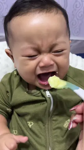 Nangis gamau makan❎ Nangis mau makan ✅  Tolong dong kirimin aku setrek fat oilnya #fatoilbundaelia 