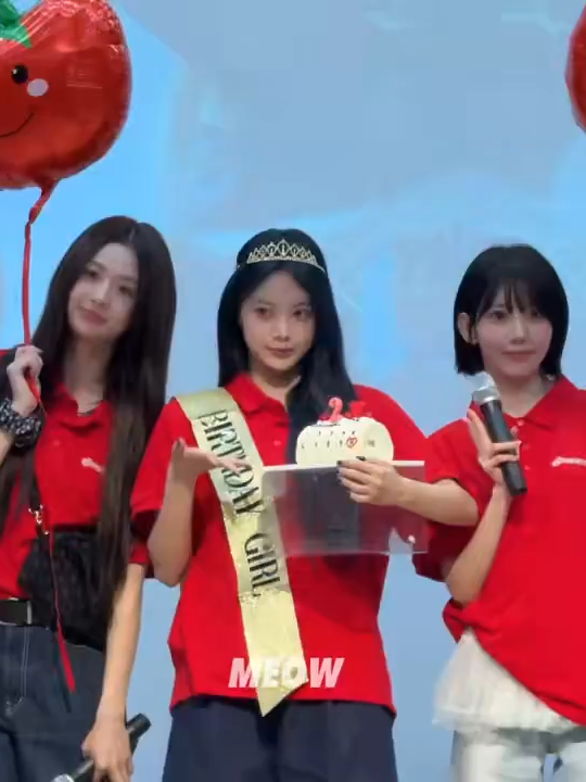 EUNCHAE Birthday Celebration at Fan Meeting #viral #mostviewedvideos #foryoupage #tribute #kpop #lesserafim #kimchaewon #miyawakisakura #huhyunjin #nakamurakazuha #hongeunchae #spaghetti #comebackseason #comeback #fansigningevent #happybirthday #eunchae_day  @le_sserafim