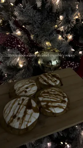 The decorations have me in a baking mood ! These were AMAZINGGGG #fypシ゚viral #crumbl #baking #wlw #christmas 