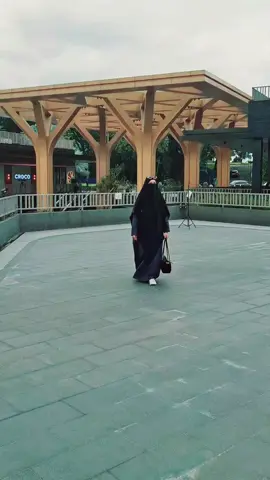 Tidak pernah selama menggunakan jilbab syar'i serta bercadar merasa menjadi manusia sempurna, tidak juga merasa selalu baik tapi merasa diri ini masih banyak yang kekurangan serta masih banyak dosa 🍂 don't judge bahwa yg sudah pakaian syar'i dan bercadar haruslah sempurna semua berproses, Barakallahu fiik ☘️ #quotes  #akhwatbercadar  #masyaallahtabarakkallah 