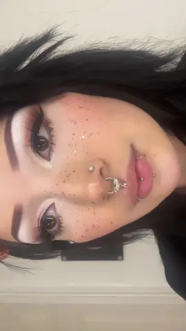 ✨ Today’s makeup: glitter freckles ✨ #glitterfreckles #rgv956🌴 #mexicanalt #makeupoftheday