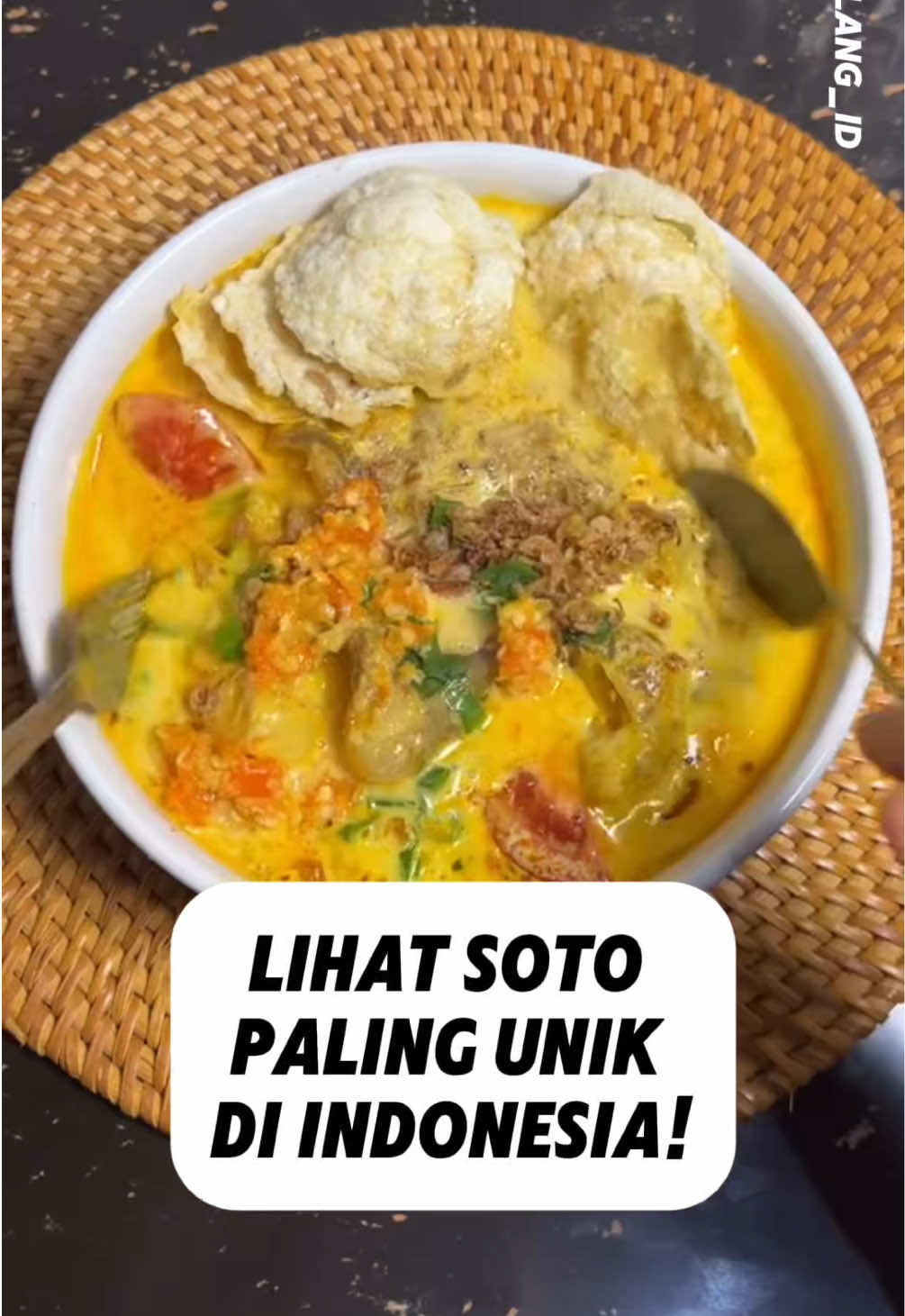Dari soto Banjar sampai soto Lamongan, semua punya rasa khasnya sendiri 🍜✨ Udah pernah coba yang mana? #sotoindonesia #kulinerindonesia #sotolamongan #sotobanjar #sotopadang       