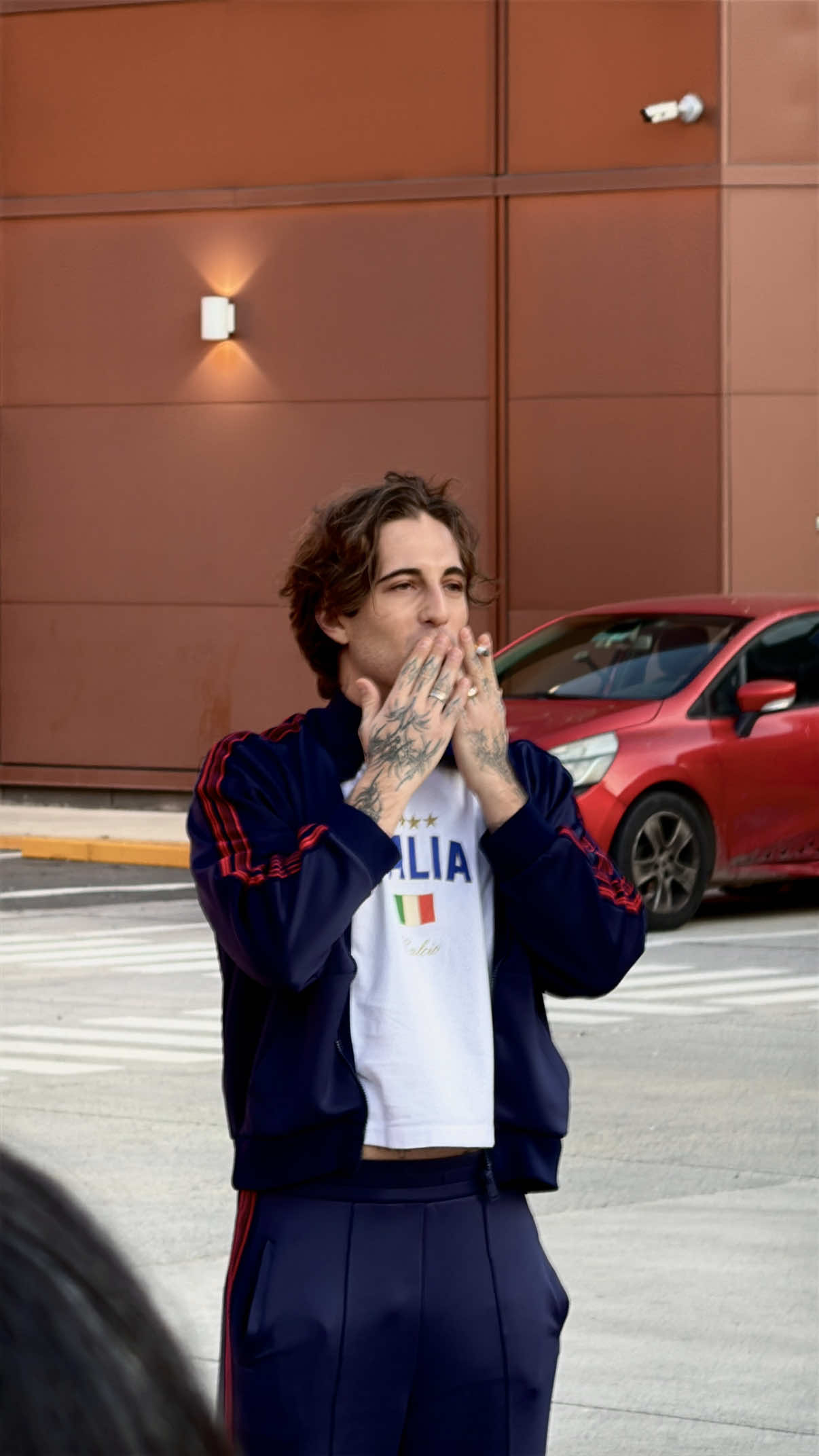 Damiano David llegando a Chilito💕 #damianodavid #maneskin 