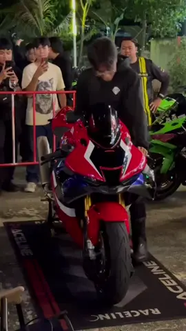 ขออนุญาตเจ้าของคลิปนะครัช#fyp #cbr1000rrr #ไบค์เกอร์ #cbr @spiderxx111 