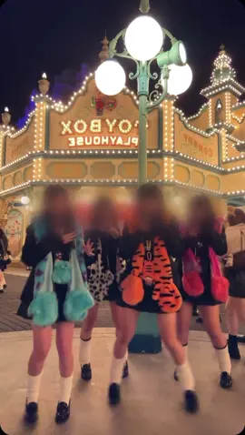 この場所可愛すぎる😍ちゃんと踊れてないけど可愛いからおっけー！！！ #ディズニーシー #ナルトダンス #マフラーキャップ #jk 