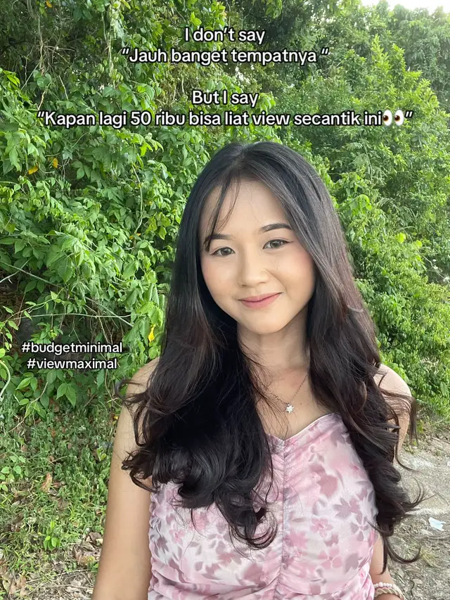 Puluhan kali kesana juga ga akan bosen si ,setiap sudut indah semua 🥹 @Pulau Merak Besar  hi guys, terima kasih atas antusias kalian buat ngikutin trip ini.Sebelumnya aku minta maaf jika ada beberapa pernyataan yang belum jelas seperti rute ,pembelian tiket, dll.Aku izin menambahkan di kolom komentar yaaa : 1.Sebelum merencakan kesana kalian wajib cek sosmed @pulaumerakbesar yaa ,itu dikarenakan belakangan ini cuaca yang tidak menentu takut nya ombak sedang tinggi yang mengakibatkan pulau tutup . 2.untuk menuju stasiun rangkas bitung jika kalian dari Red line, Blue line, Yellow line,Brown line wajib transit di St .Tanah Abang ya kecuali green line yang dimana sudah satu arah ke tujuan rangkasbitung.Jika sudah di stasiun tanah abang, kalian bisa pindah ke peron 5/6 yaa yang dimana itu rute KAI tn.abang-rangkasbitung.(Untuk perjalanan menempuh -+ 2 jam tergantung darimana kalian naik keretanya) 3.Jika sudah sampai di stasiun rangkasbitung, kalian tinggal tap kartu keluar dan pindah ke kai lokal merak(jaraknya ga begitu jauh kok kalau kalian bingung bisa tanya security saat keluar stasiun)Lalu, mengenai tiket kai lokal merak itu bisa beli offline, namun saran aku lebih baik beli online di aplikasi ACCES BY KAI karena memudahkan kalian jika antrian tiket ofline rame/kemungkinan habis.(perjalanan menuju st merak -+2 jam) 4.Setelah sampai di stasiun merak, kalian bisa ikut orang2 menuju pintu keluar ya nanti disitu sudah ada angkot merah dan ojek pangkalan,pengalaman aku kemarin supir angkot sudah teriak tujuan pulau merak jadi aku langsung naik .Namun , kalian bisa konfirmasi lagi yaa ke supir angkotnyaa apakah itu tujuan yang kalian mau(Perjalanan -+10 menit ) 5.yang bikin aku seneng, bahwa angkot nurunin penumpang pas didepan pintu masuk pulau merak jadi kita gausah effort jalan lagi yaaa.eits kalian itu baru sampai di loket nya aja tapi belum di pulaunya karena kalian harus nyebrang kesana melalui perahu yang sudah disediakan.harga tiket yang ada di video ku sudah termasuk pengantaran dan penjemputan yaa jadi kalian gausah bayar apa apa lagi.#pulaumerakbesar #solotraveling #beach #budgetfriendly #healing 