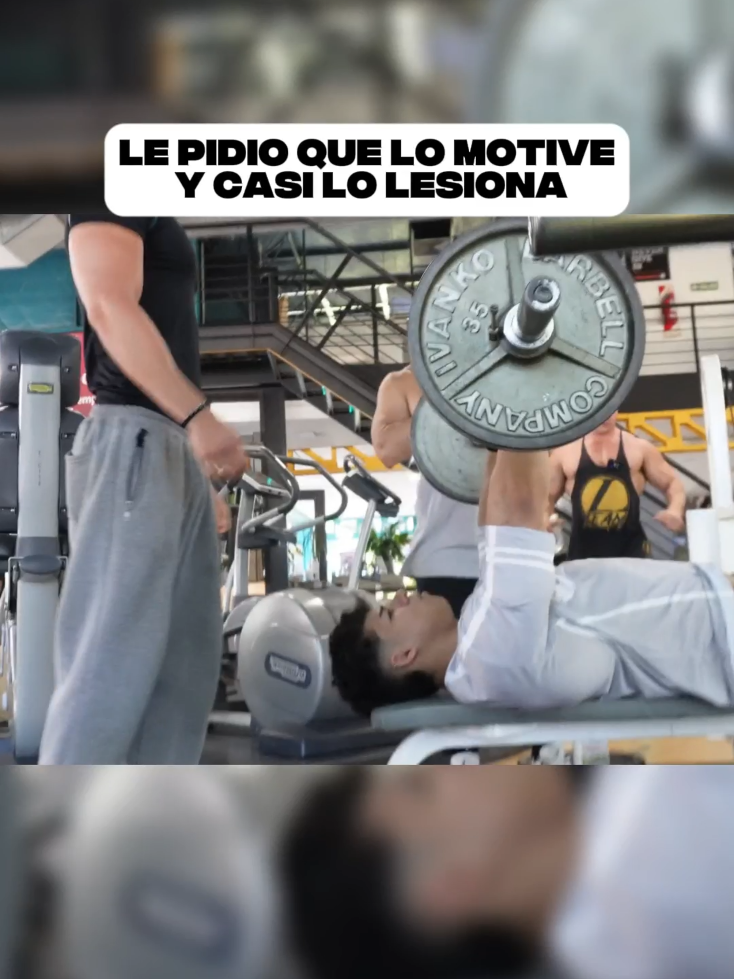 le pidio que lo motive y casi lo lesiona #entrenamiento #gym#alfallo #humor