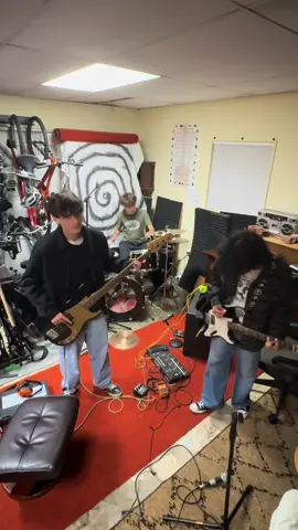 Go stream now! More things on the way 👀👀 #fyp #altrock #newmusic #grungerock #indie 