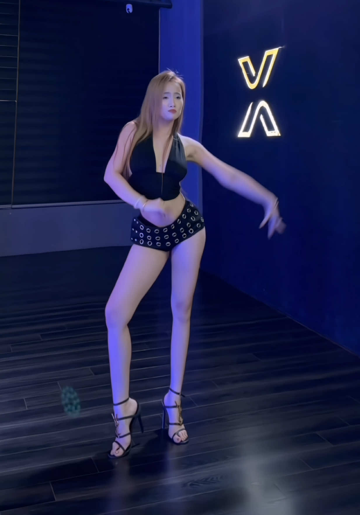 Nghe nhạc biên luôn nên cũm cũm đi ha #fyp #xuhuong #viral #dancebar #daynhay 