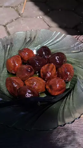 tah kieu ngabacem hear teh baraya  iyeu mah kangge muncang nu teu pisan lebet minyaknya  ka ayaan tos beres lebu sareng hear hear 3hari  langsung proses bacem hear bari dipoyan  pokona aya garing golah galeh deui weh sampe ka nyerep bener teu kedah lami 5menit ge cekapan moekeun mah  tos beres eta mah hear keun deui weh besokna nembe masuk bacem plastik  sakitu weh ah edisi hoream edit edit ah  #muncangadu #muncangtasik #muncanggarut #muncangbandung #muncangsumedang 