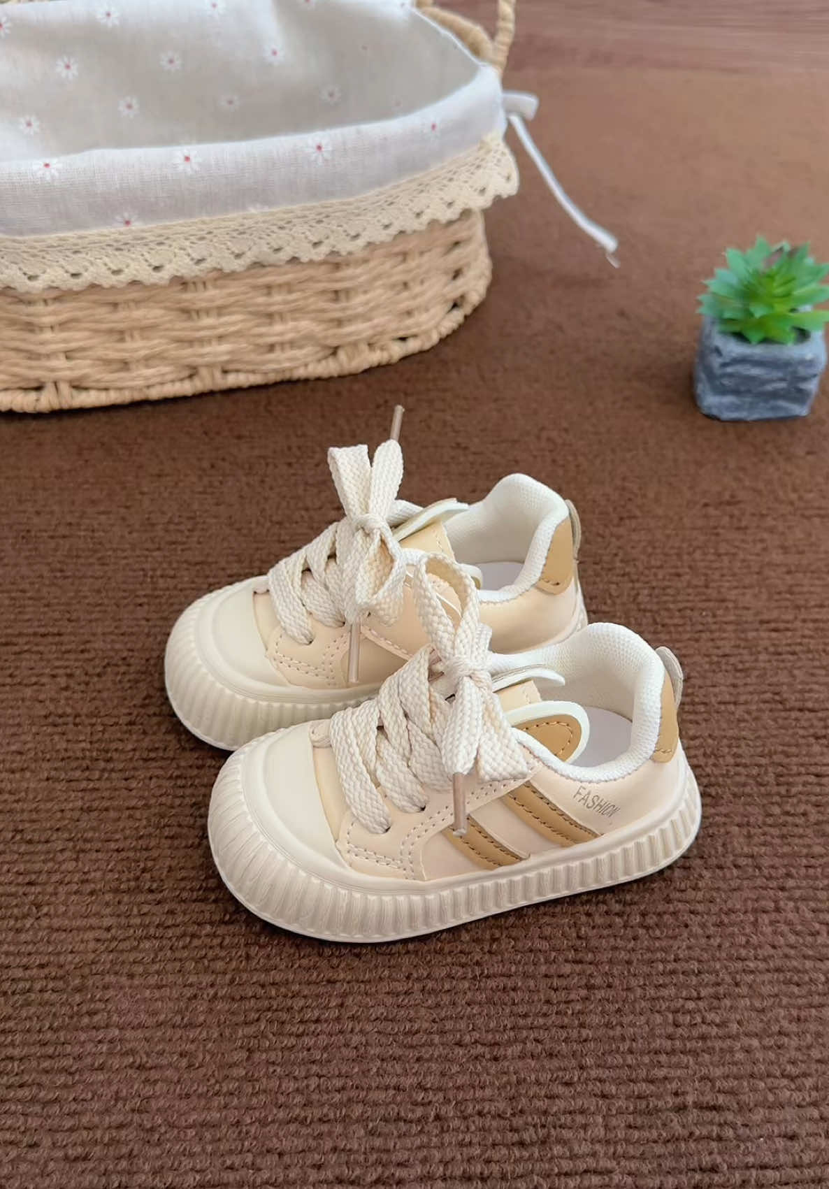 Giày thể thao bé trai bé gái #giaythethaochobe #giaybegai #giaybegai #giaythethao #tiemgiaycuanang 