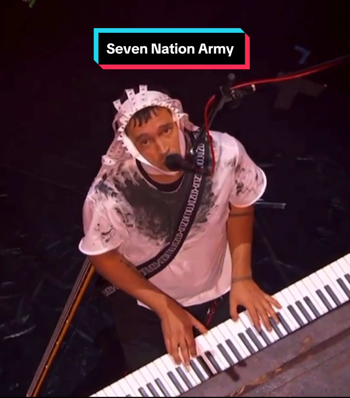 CINEMATIC MASTERPIECE @twenty one pilots #twentyonepilots #thewhitestripes #tøp #sevennationarmy #rockandrollhalloffame 