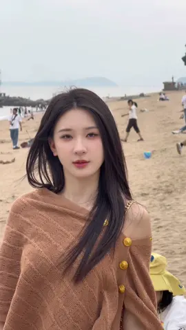 Come and enjoy the sea view with me 🌊  #yangjie #chinesegirl #fyp #friskalaguna #seaside 