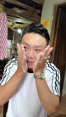 Mới sài chưa hết tuýp nhỏ mà chảo dầu trên mặt 2 vợ chồng tui đi du lịch luôn rồi #suaruamat #youthology 