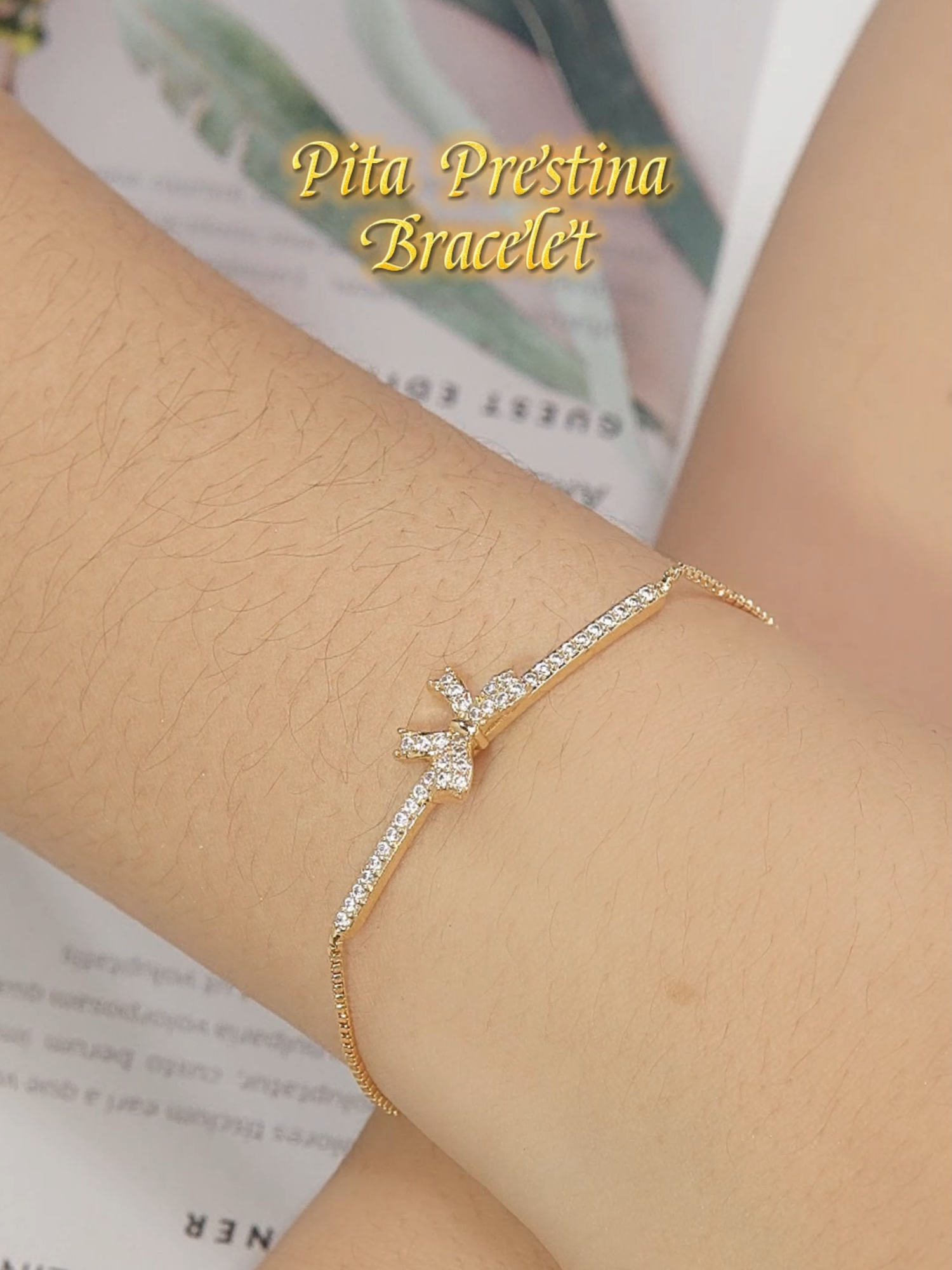 ✨ Gelang Serut Pita Prestina ✨ Manis, anggun, dan memikat dalam setiap detailnya. Desain pita yang lembut berpadu dengan sentuhan elegan, menjadikannya simbol keanggunan yang sederhana namun berkelas. 🌸 💖 Cocok untuk melengkapi gaya feminin sehari-hari atau jadi hadiah istimewa untuk orang tersayang. #LaVienneJewelry #ElegantCharm #TimelessBeauty #gelang #gelangtitanium #gelangwanita #gelangantikarat #gelangrantai #gelangserut #EleganDanClassy #LuxuryJewelry