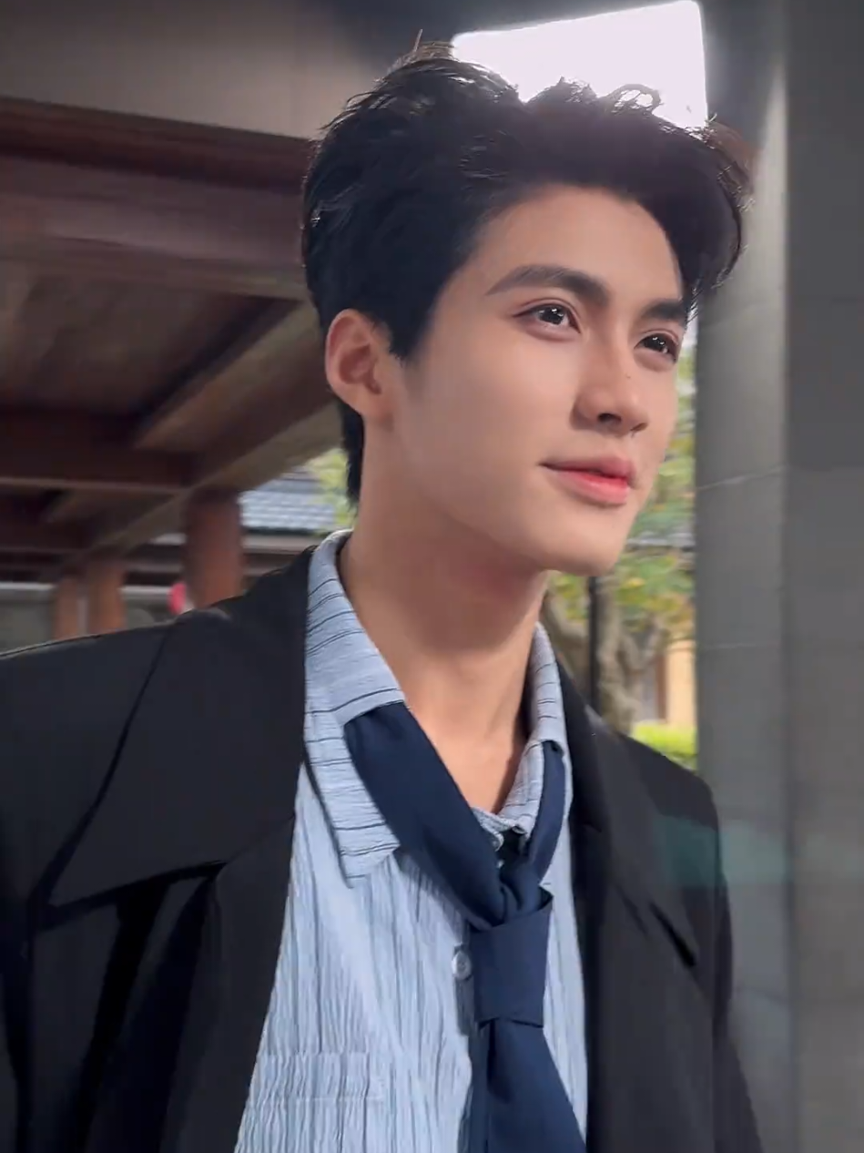 Ga usah senyum2.. Kamu g d ajak 🤣🫣 Line 2006 ini lama2 makin meresahkan #yangpengcheng #pengcheng #BstationShortDrama #aktorshortdramachina #aktorganteng 