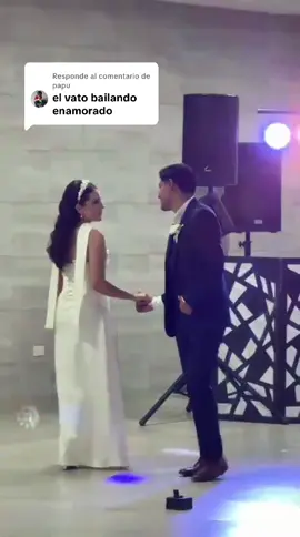 Respuesta a @papu enamórense plebes, es muy bonito 🥹 jajajaj y todavía me agarro el cinto (la constumbre) #boda #novios #amor 