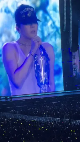 Untitled 2014 bài hát yêu thích nhất của tuii 🥹🥹🥹🥹#ubermenshanoi   View cat 4 cũng không tệ, anh Long tối qua diễn quá đình, sân khấu cũng rất là ok luôn. 