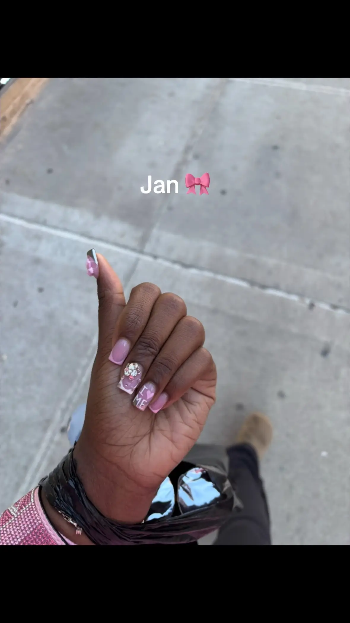 I switch up a lot between acrylic and gel sets lol. I played softball during the spring so my nails wasn’t done in May. As you can see I love to switch things up! #nails 