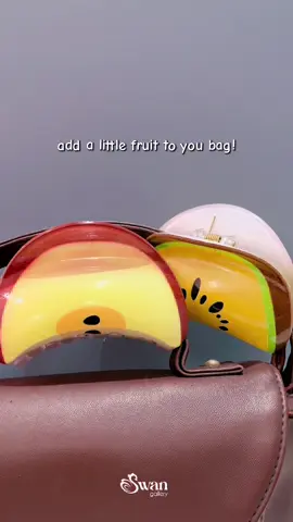 don’t bite it! it’s a fruit hair clip charm🍎🥝