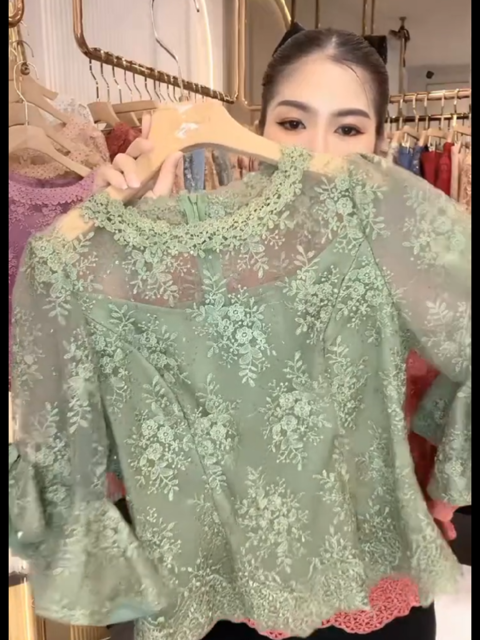 #เสื้อลูกไม้พรีเมี่ยม #เสื้อลูกไม้คอกลมแขนสามส่วน #แขนระบายโบว์ดีไซล์หรู#เสื้อลูกไม้พรีเมี่ยมออกงาน#ติดเทรนด์วันนี้ 