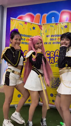 No llegamos tarde a los trends⏰, a nuestras Huntrix les sale todo✨🥳.  #crazyparty #trend #bolivia #laiki #huntrix 