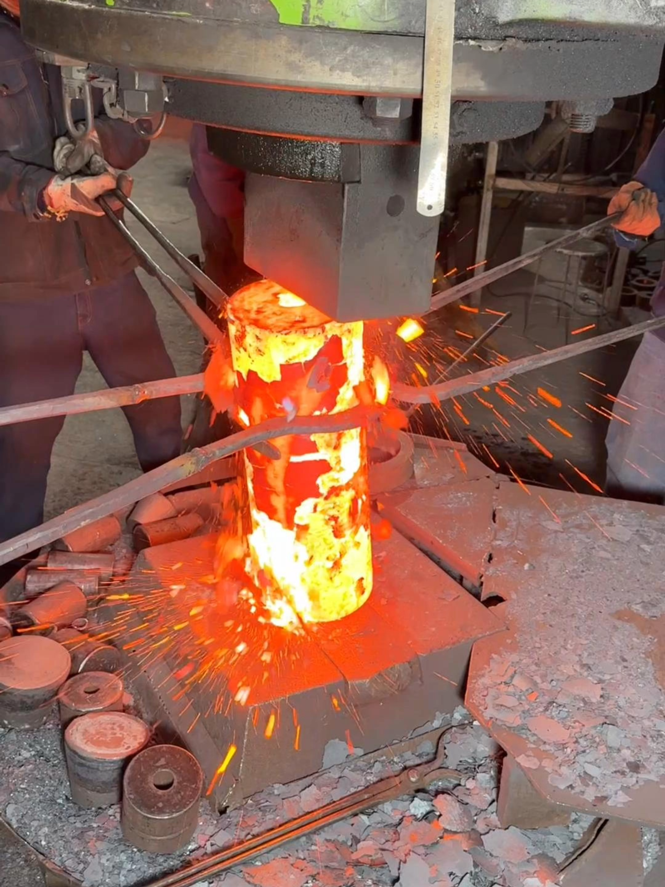 Inside the forging factory Hot Steel Forging Process – Real Factory Footage!  #forging #blacksmith