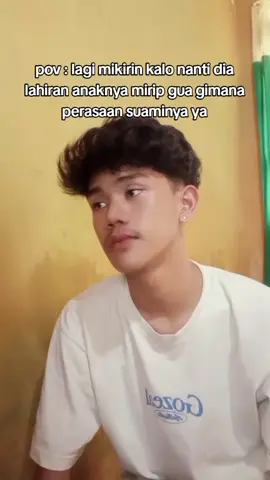 mencoba menghibur diri