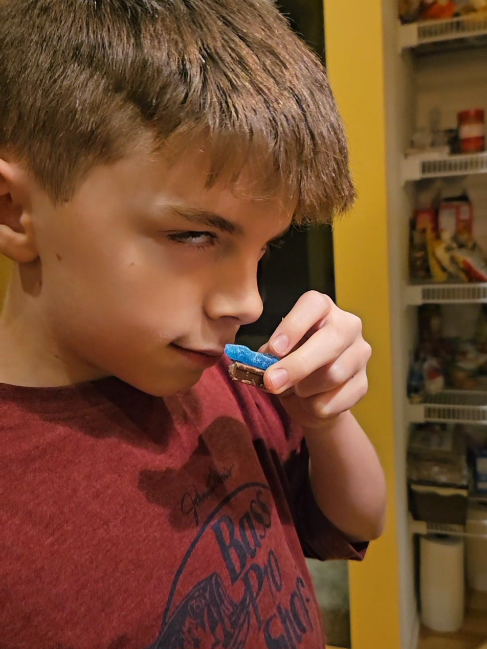 It's delicious! #candy #kitkat #sourpatchkids #fyp #halloweencandy 