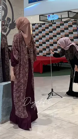 Warna burgundy ❤️