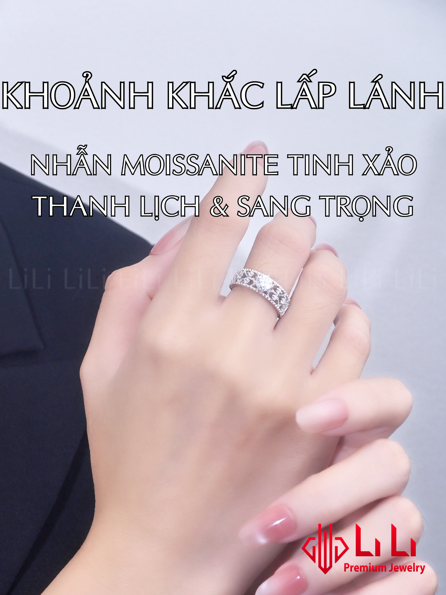 Chiếc nhẫn đính kim cương cao cấp tượng trưng cho ánh sáng của sự tự tin và tình yêu bản thân. Bạc S925 phủ vàng trắng 18K, Moissanite 0.5 carat tinh xảo. Hãy để điều lấp lánh ấy thuộc về bạn. #nhanbacnu #nhanbaclili #trangsuclili #lili
