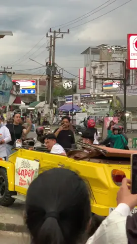 Ujar anwar handak nyucuk pentol dlu jar nya whhaaaa syuting bikin laper transtv @Bikin Laper TRANS TV  @Anwar bab @DYON BANGGARA  #bikinlaper #transtvofficial #martapura #pentol #banjarmasin 