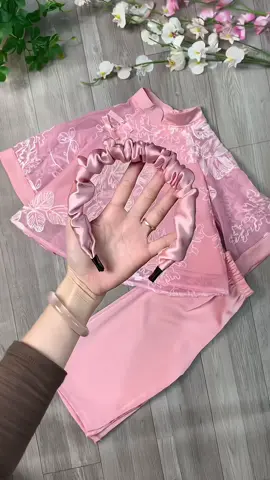 Set áo dài cách tân kèm bờm cho mẹ và bé gái đi tiệc, lễ tết, du xuân, chụp ảnh 😘😘 @Leo Kids xin chào  @Leo Kids xin chào #aodaicachtan #aodaitet #aodaibegai #aodaichobe #setbegai #doxinhchobe #quanaobegai #xuhuongtiktok #quanaotreem#thoitrangchobe #xuhuong #foryou #viral #OOTD #thoitrang #leokidsxinchao #quanaohottrend #thịnhhành #outfit #baby #embedangyeu #mebimsua 