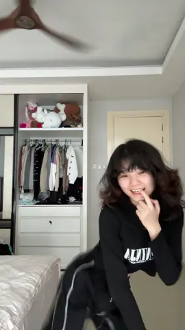 LOL WORLDS FINALS IN 1 HOUR DOES @TYLA watch worlds??