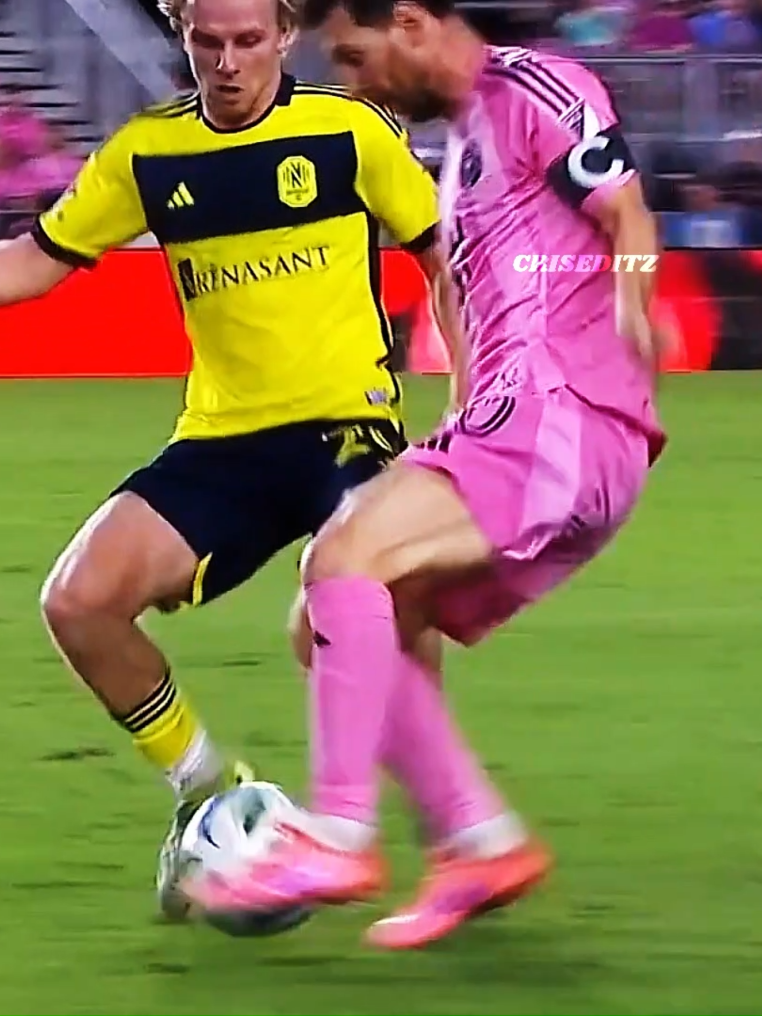 Messi humiliated him😭🐐#viralll #paratiii #fouryou #fouryoupage #futbol #footballl #Soccer #messi #lionelmessi #intermiami