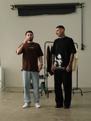 3 camiseta oversized por apenas R$199! Corre pro site porque é por tempo limitado.