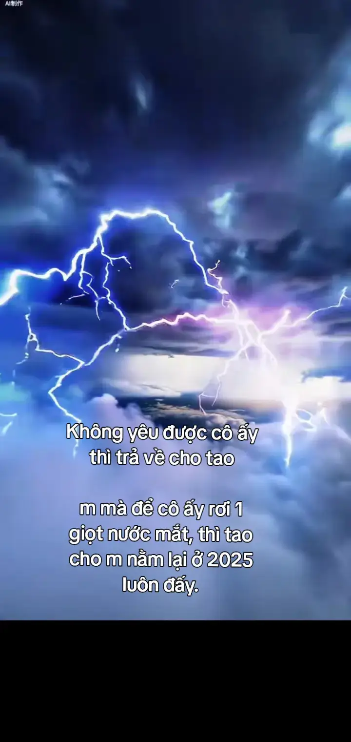 YÊU THƯƠNG SAI THÌ SỬA, ĐỪNG VỘI BUÔNG TAY Tình Yêu k phải là câu chuyện cổ tích, càng k phải là hành trình chỉ toàn hoa hồng. Có những ngày, người ta yêu nhau đến mấy cũng vẫn cãi. Có những đêm, nằm cạnh nhau nhưng khoảng cách lại xa đến nghẹn lòng. anh cũng đang đau, chỉ là chưa biết cách nói.” Nhiều mối tình k vẹn phải vì hết yêu, mà vì cả hai quá tự ái để nói lời xin lỗi trước. Một người chờ người kia thay đổi, người kia lại chờ sự chủ động từ đối phương – và thế là yêu thương cứ bị đẩy xa dần. Trong khi, đôi khi chỉ cần một cái ôm, một lời “mình đừng cãi nữa” – đã có thể cứu cả một cuộc tình. ai cũng muốn có người hiểu mình. Nhưng để tình yêu bền chặt, k chỉ cần người đàn ông tốt, mà còn cần một người phụ nữ biết giữ. Giữ k phải bằng chịu đựng, mà bằng cách cùng nhau sửa – chứ k bỏ. Nếu bạn đang trong cuộc tình chênh vênh, hãy thử ba điều này. ✅ 1. Khi giận, đừng nói để thắng – hãy nói để hiểu Phụ nữ thường chọn im lặng, còn đàn ông lại chọn bỏ đi. Nhưng im lặng lâu ngày chỉ tạo thêm khoảng cách. Cách làm cụ thể: – Khi cãi nhau, hãy hít sâu và nói chậm: “Mình dừng lại chút nhé, em không muốn biến tình yêu thành cuộc chiến.” – Đặt câu hỏi thay vì kết luận, ví dụ: “Anh nói vậy vì giận hay vì thật lòng?” – Tránh những từ tuyệt đối như “lúc nào anh cũng”, “chưa bao giờ anh…” vì nó khiến đối phương mất phòng thủ. Khi hai người cùng hạ giọng, tình yêu sẽ có cơ hội lên tiếng. ✅ 2. Khi tổn thương, hãy chọn cách chạm lại – không phải lùi xa Sau mỗi cuộc cãi vã, phụ nữ thường tự rút vào im lặng, nghĩ rằng thời gian sẽ làm nguôi ngoai. Nhưng thật ra, khoảng cách sau mỗi lần im lặng chỉ khiến lòng càng lạnh hơn. Cách làm cụ thể: – Nếu chưa thể nói chuyện, hãy bắt đầu bằng hành động nhỏ: một cái chạm nhẹ, một tin nhắn đơn giản “Ăn gì chưa?” – Nếu thấy khó nói, hãy viết ra cảm xúc của mình thay vì kìm nén. – Và nếu cả hai cùng mệt, đừng cố gắng phân đúng sai, chỉ cần giữ lại sự tôn trọng. Một cái ôm đúng lúc, đôi khi mạnh hơn cả ngàn lời xin lỗi. ✅ 3. Học cách cùng nhau “sửa” chứ không “đổ lỗi” Trong tình yêu, sai – không đáng sợ. Đáng sợ là biết sai mà không chịu sửa, hoặc luôn nghĩ người kia phải sửa trước. Cách làm cụ thể: – Khi mọi chuyện yên lại, hãy cùng nhau nói: “Lần sau mình làm khác đi nhé, để cả hai đỡ tổn thương hơn.” – Đặt ra một “quy tắc tạm dừng” – khi một trong hai nói “đủ rồi”, cả hai phải ngừng cãi. – Dành cho nhau thời gian nói chuyện chỉ nói về cảm xúc. Khi cùng nhau tìm cách sửa, bạn k chỉ cứu cuộc tình – mà còn giúp tình yêu trưởng thành hơn. tình yêu k bền vì ai đúng hơn, mà vì cả hai cùng muốn ở lại. Bởi cuối cùng, sau tất cả, chẳng có ai hoàn hảo, chỉ có người biết giữ nhau giữa những lần sai. Đừng vội buông tay, khi chỉ cần một cái ôm thôi… đã đủ khiến mọi tổn thương tan biến. 👉 Nếu bạn đọc đến đây và thấy lòng mình chùng xuống, hãy chia sẻ bài viết này để nhiều người khác cũng hiểu rằng: trong tình yêu, k có ai hoàn hảo – chỉ có những người dám cùng nhau ở lại, cùng nhau sửa sai. Một cái ôm, một lời xin lỗi hay chỉ một câu “mình đừng cãi nữa” đôi khi có thể cứu được cả một cuộc tình. #xh #thinhhanh #fyp #vairal #foryou 