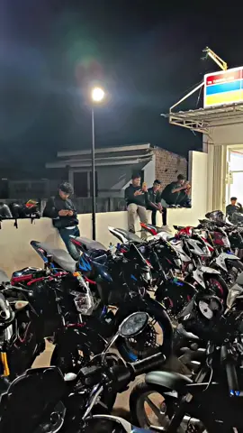 kompak terus pokoknya 👌 @user'wong_tulus 🐜 @owner-panjool @mas ar ya rajin ibadah @fajar☠️ @ᴠxɴ • ᴢᴇɴɪᴛsᴜ @𝙈𝘼𝙇𝙄𝙆𝘼 𝙑2⚡Dᵥₐ @edii_saputra08 @Ndoll003 #vixion_modifikasi #vixionroadrace #vixionindonesia #masukberanda #semuaorang 