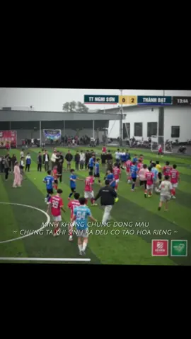 Ngạii va chạm :)))  #TuổiTrẻNghiSơn #u16ttns #xuhuongtiktok #bongdahocduongthanhhoa #phuithanhhoa 