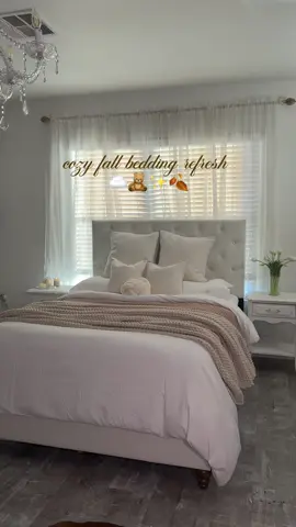 soft autumn girl ☁️🧸✨🍂 #cozyautumn #fallvibes #bedding #autumnvibes #creatorsearchinsights 