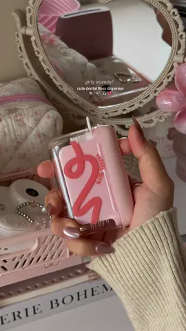 can’t live without a floss, so here’s a cute dispenser that’s travel-friendly 🤗💫 #dentalfloss #floss #dispenser #oralhealth #fyp 
