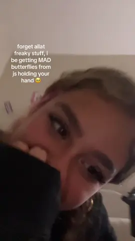 or touching knees 🥹💕 #butterflies #fyp #viral #xyzbca #nofreaks 
