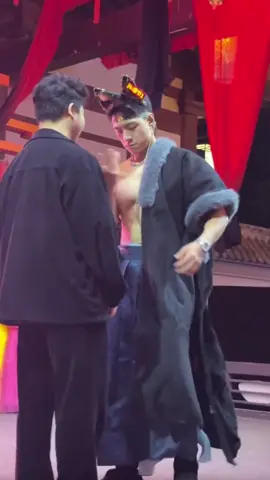 ผมชอบไปสวนสนุกที่จีน