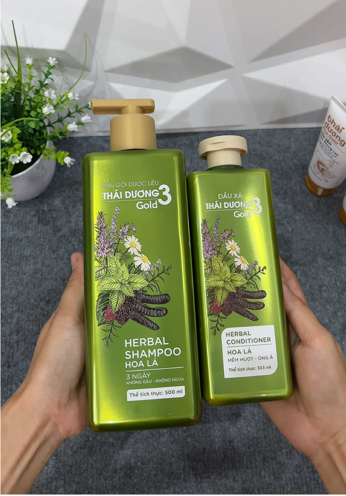 Chân ái cho bác nào hay ngứa gầu rụng tóc nhiều #daugoi #daugoithaoduoc #daugoisaothaiduong #xuhuong #tranghatay96 