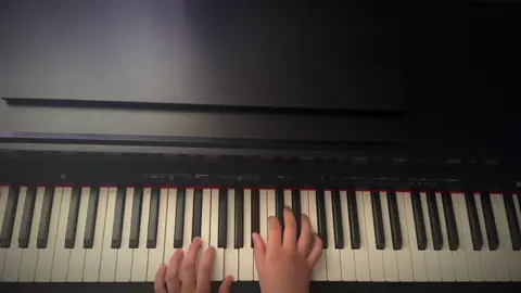 nghe nhạc hoài niệm quáaa 😭 #pianocover #hachichuatoi #piano #xh 